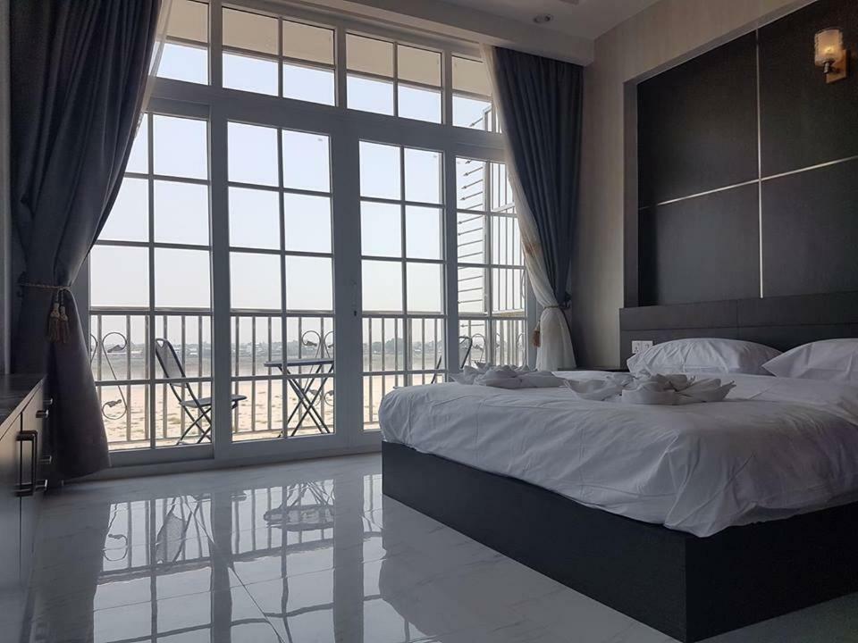 Sunset Mekong Apartment Vientiane Bagian luar foto