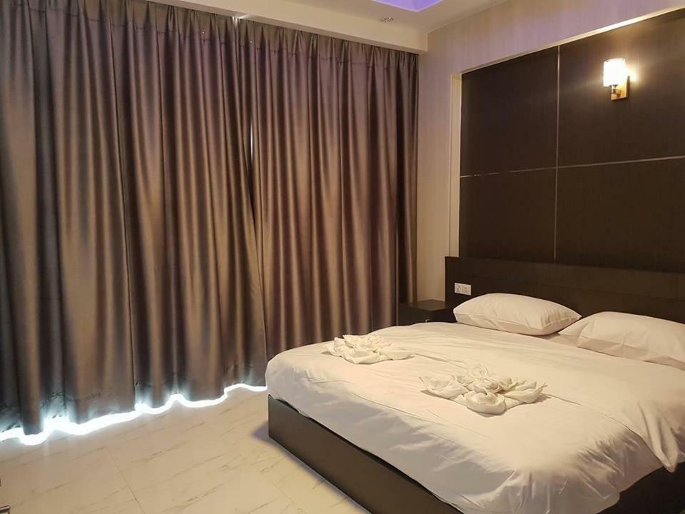 Sunset Mekong Apartment Vientiane Bagian luar foto