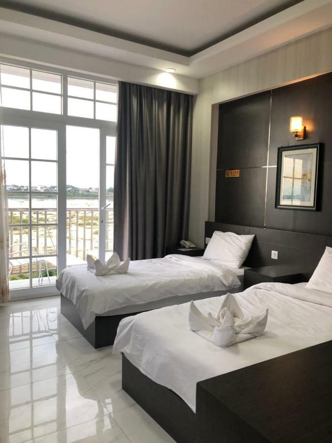 Sunset Mekong Apartment Vientiane Bagian luar foto