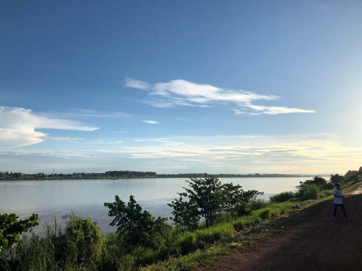 Sunset Mekong Apartment Vientiane Bagian luar foto